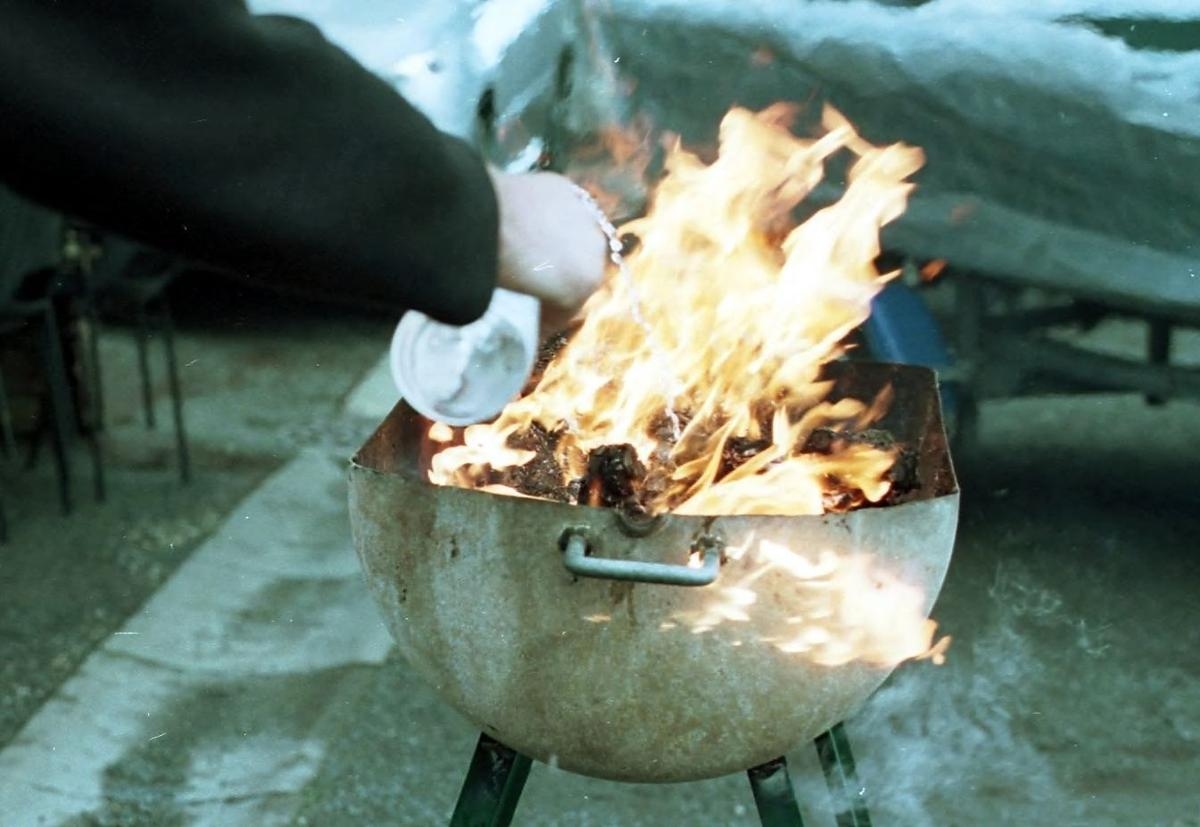 Un niño de 11 años sufrió quemaduras graves durante una barbacoa salvaje; se abre una investigación por intento de asesinato.