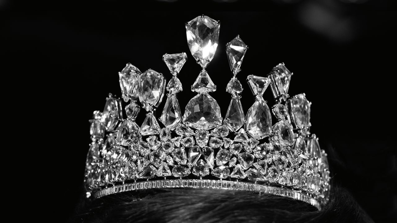 Wiener Opernball: Wie die Tiara von Swarovski und Ball zusammengehören