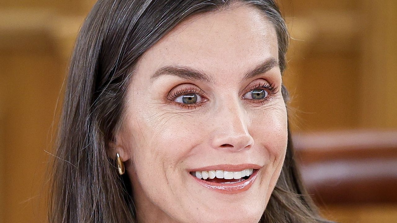 A Rainha Letizia já está estilizando o blazer que você definitivamente vai querer usar no verão de 2025