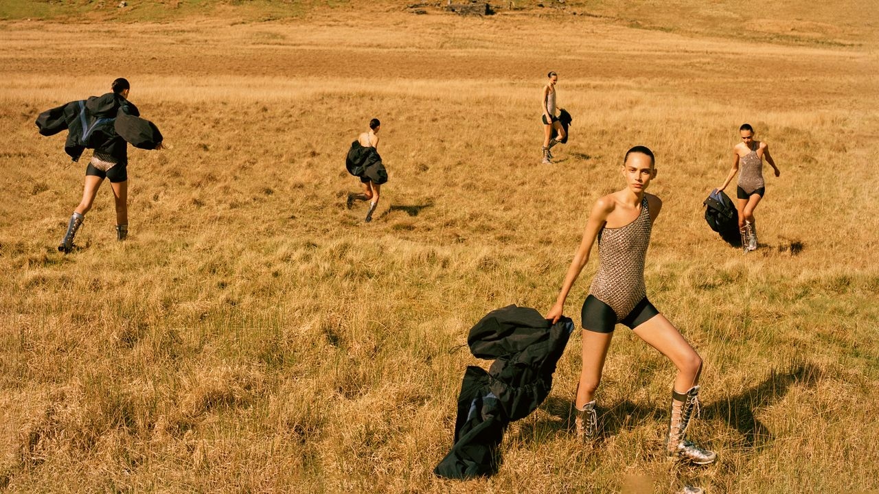 Por que caminhar juntas entre mulheres – sejam amigas ou desconhecidas – não é apenas uma tendência