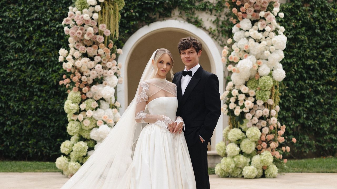 Susanne e Georg, estrela de "Tokio Hotel" Listagem: VOGUE mostra com exclusividade as fotos do casamento dos sonhos no sul da França