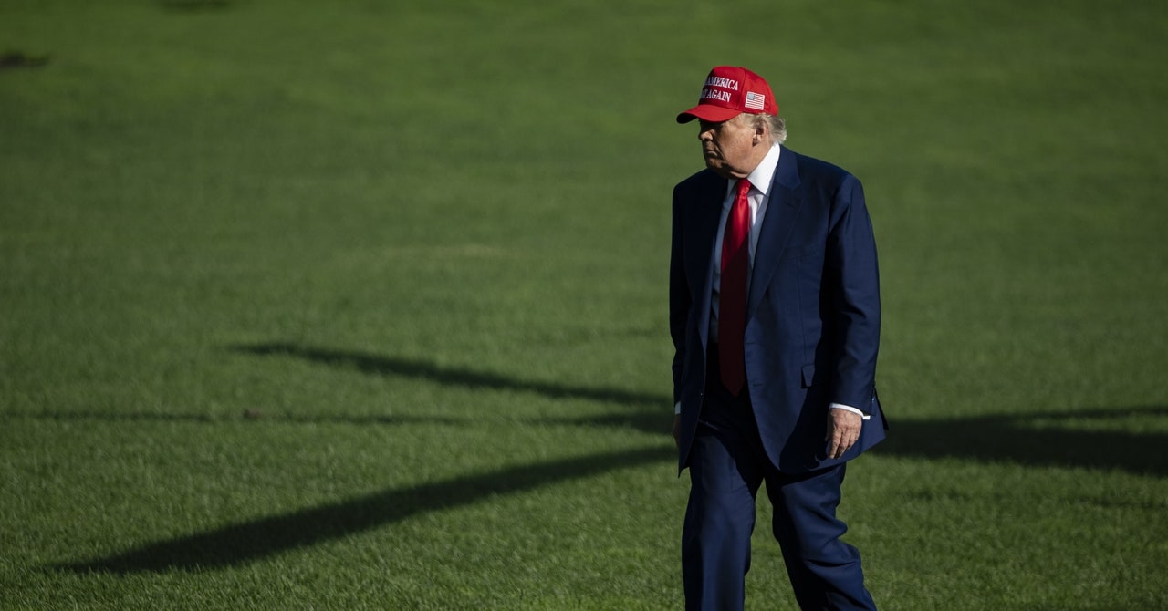 Truth Social stürzt ab, als Trump die Bombardierung des Iran live postet