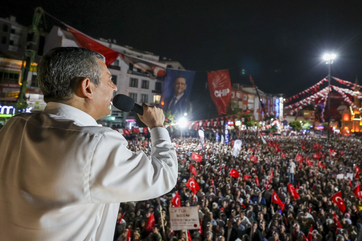 CHP’nin Aksaray mitingi | Özgür Özel: “Ant olsun ki Ak Toros çetesini dağıtacağız”