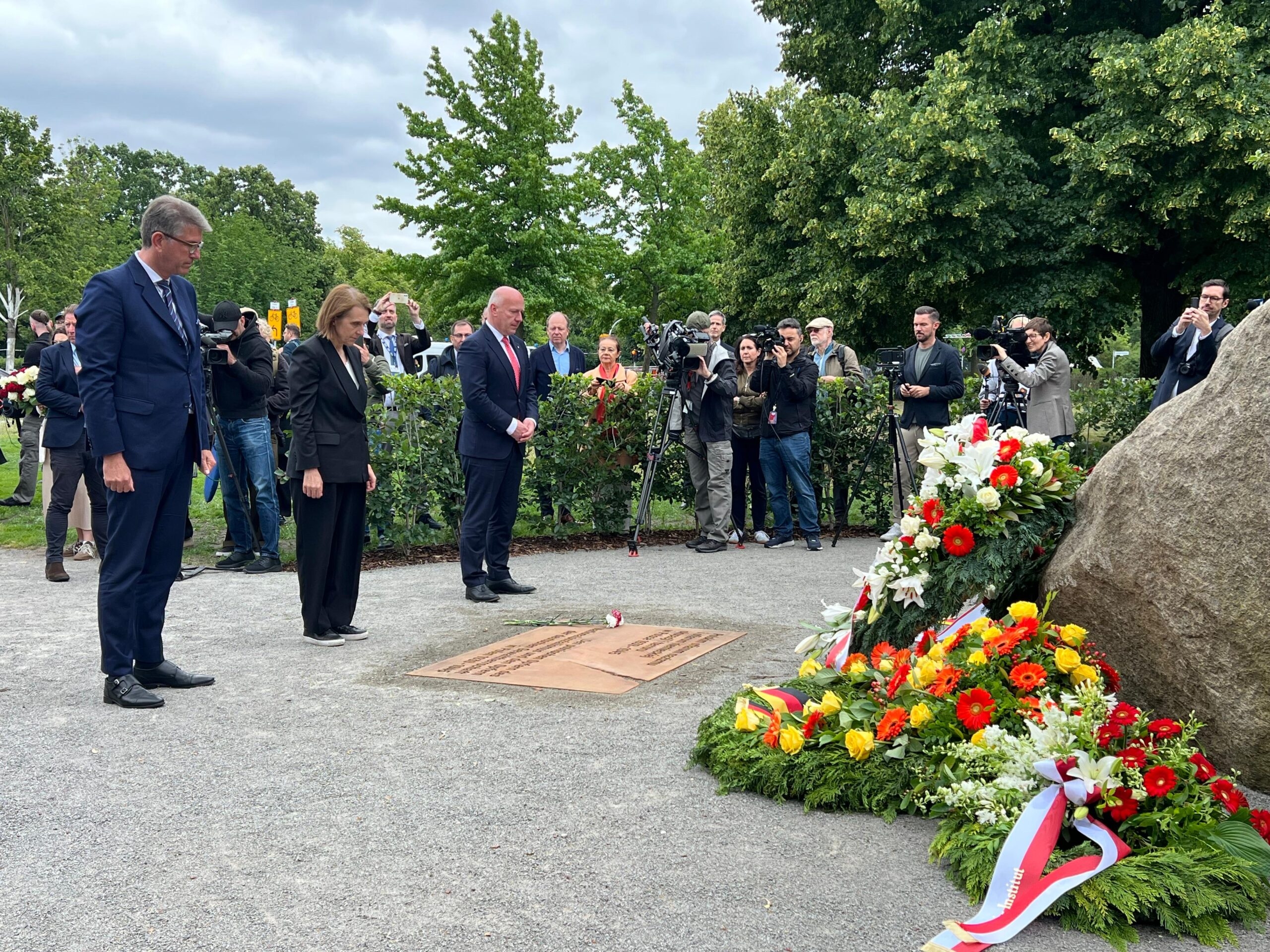 Tijdelijk monument voor Poolse slachtoffers van nazi-Duitse bezetting onthuld in Berlijn