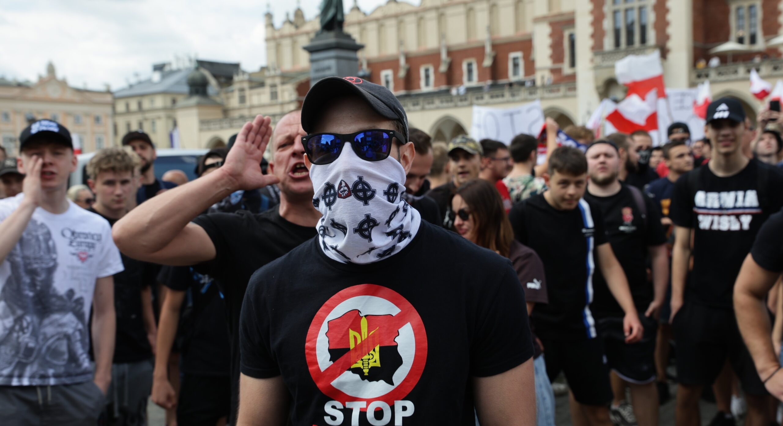 Thousands join anti-immigration marches around Poland