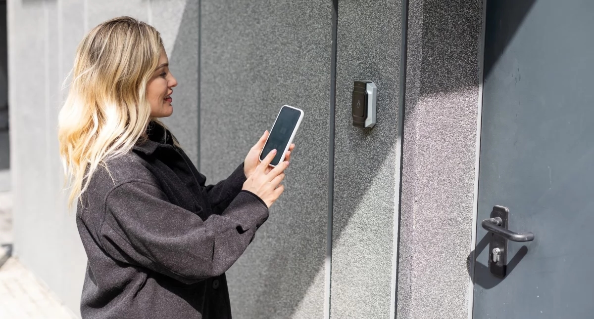 Seguridad inteligente en un edificio de apartamentos: ¿cómo protege la tecnología su apartamento?
