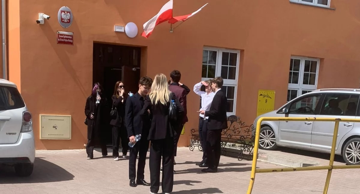 ¡Es hora de empezar los exámenes finales! Hoy es el examen de lengua polaca.