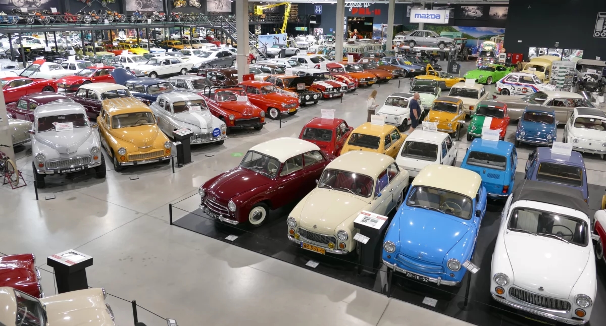 Un viaje automovilístico a través del tiempo. Este museo deleita no solo a los entusiastas del automóvil.