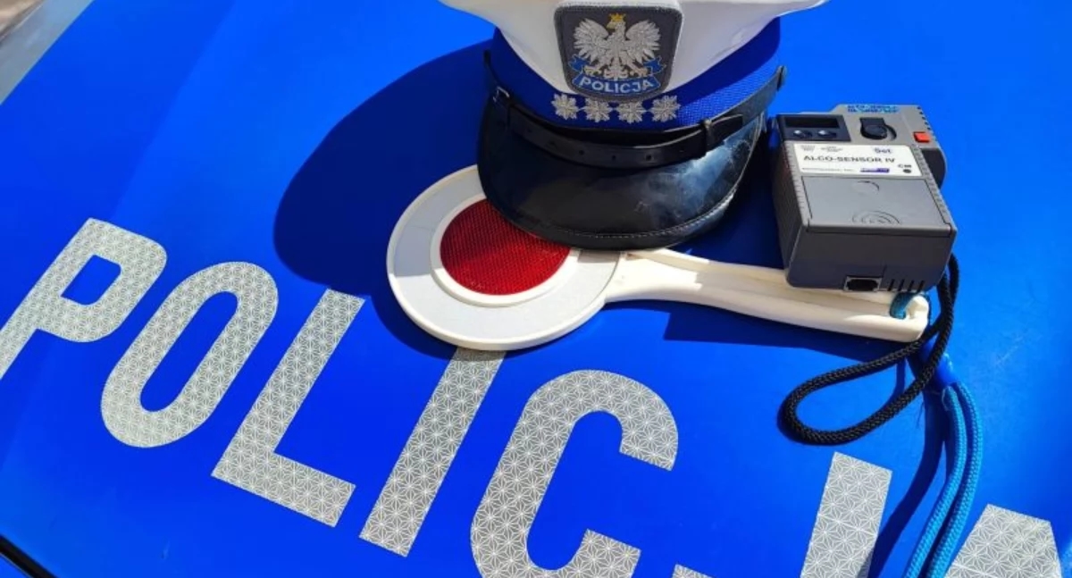Stava guidando senza casco. Dovrà affrontare un processo.