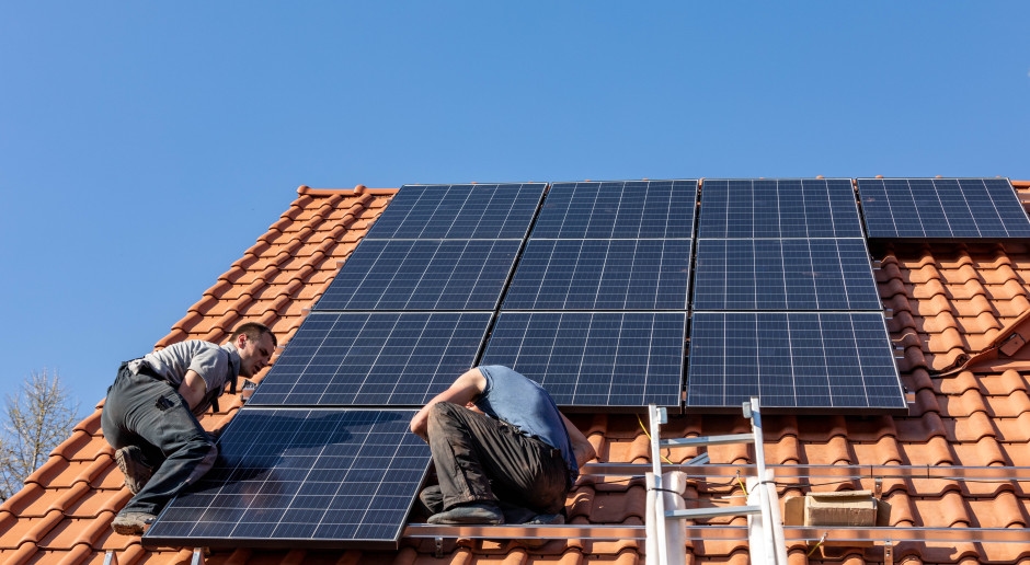 Preoccupazione tra i proprietari di impianti fotovoltaici. Il Ministero chiarisce chi ne sosterrà i costi.