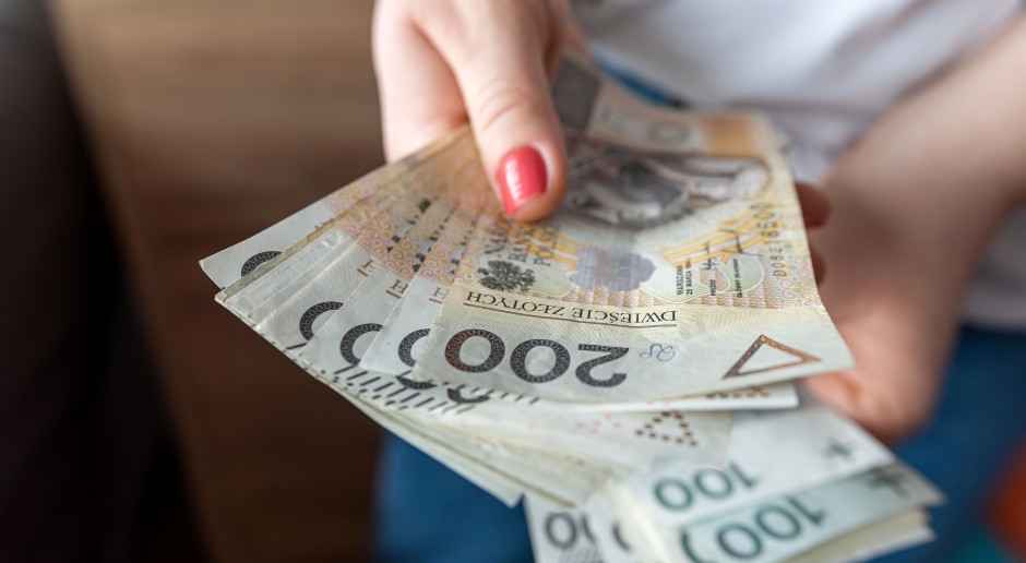 PLN 3,500 to be paid. Applications began being accepted on November 3rd.