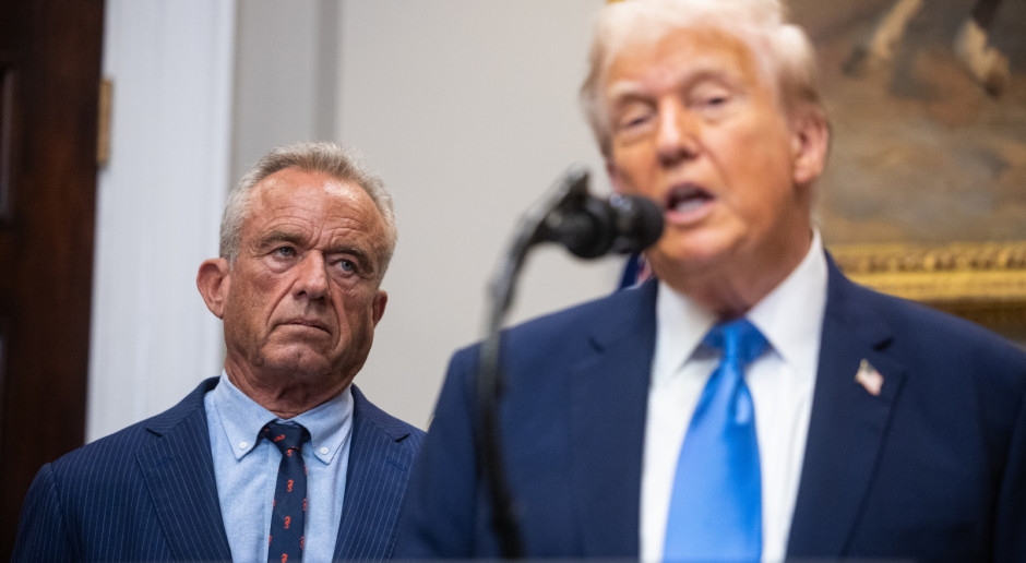 Trump collega un popolare antidolorifico all'autismo: clamore nella comunità medica