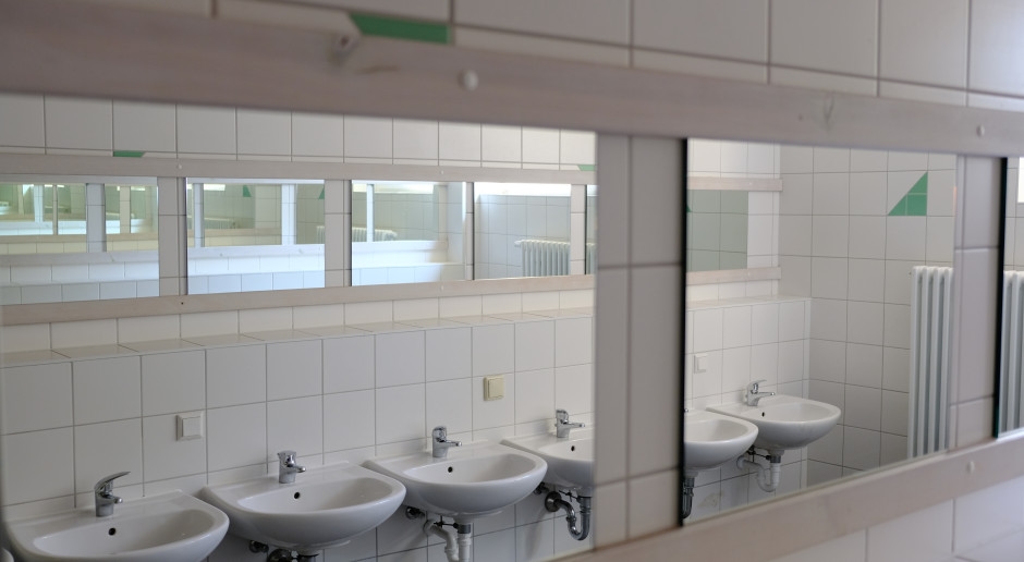 Мытьё дважды в неделю — это увеличение на 100%. Изменение для заключённых.