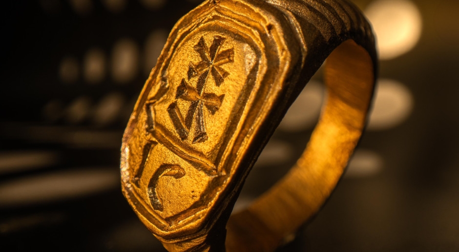 An extraordinary discovery in Krakow. A centuries-old signet ring was found in the ruins of Wawel.