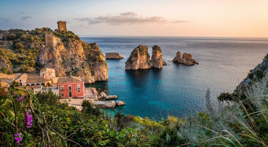 This is a country tailored for solo travelers. It is safe, but also inexpensive.