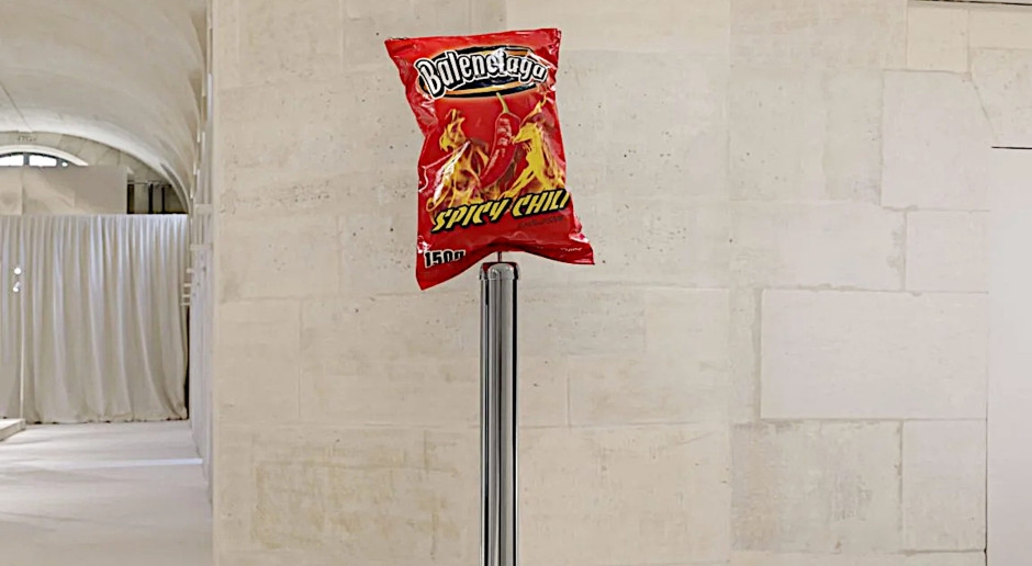 Demna's laatste afscheid. Met deze Parijse tentoonstelling neemt de ontwerper afscheid van Balenciaga.