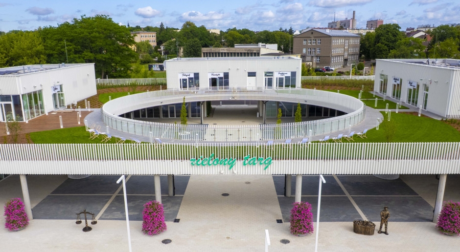 The entire Poland can envy their city market. Greenery on the roof, and the rental price is even PLN 1