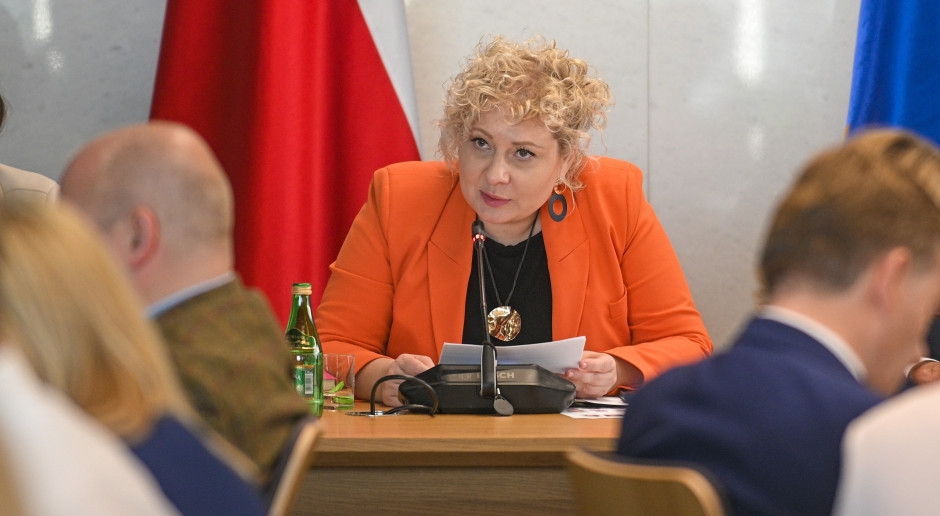 Suitcases of money versus a loophole in the system. Commission in favor of a ban on the sale of e-cigarettes and sachets