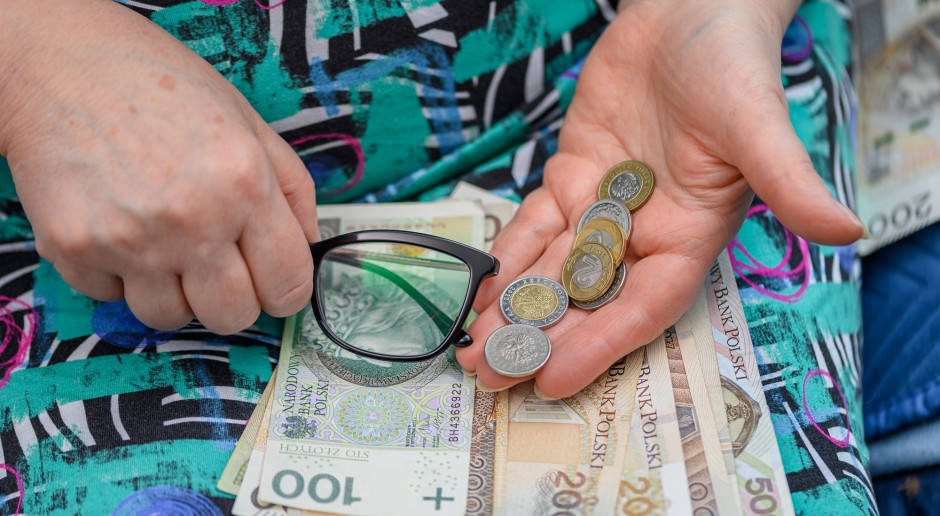 Nueva prestación del ZUS: 320 PLN añadidos, 260 PLN retirados. Los primeros pagos se efectuaron en julio.