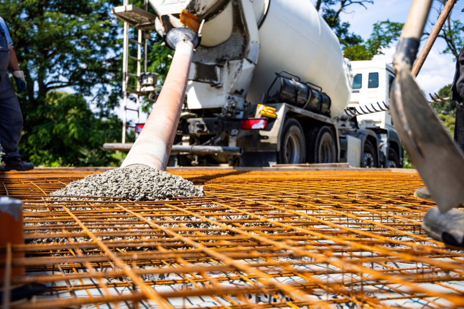We worden geconfronteerd met een ineenstorting van de cementproductie. Het nieuwe mechanisme lekt