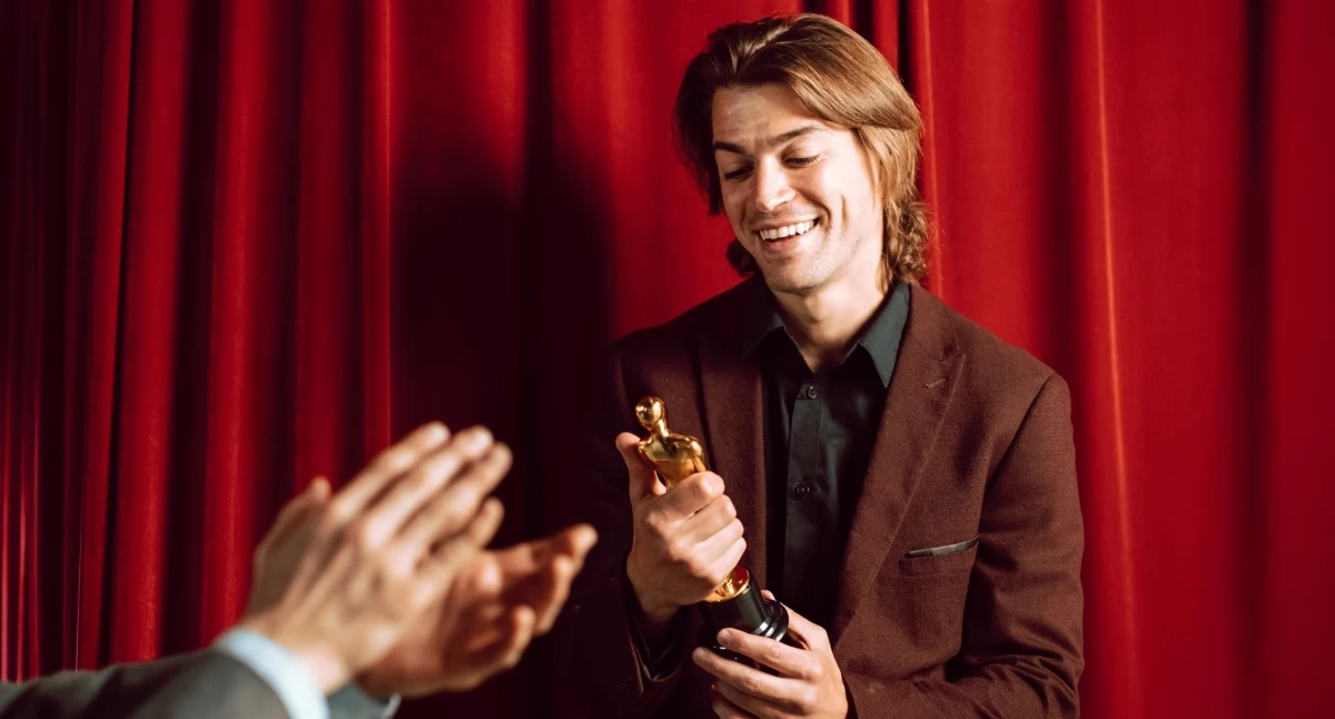 Polish psychologist wins Ig Nobel: How praising intelligence sparks momentary narcissism