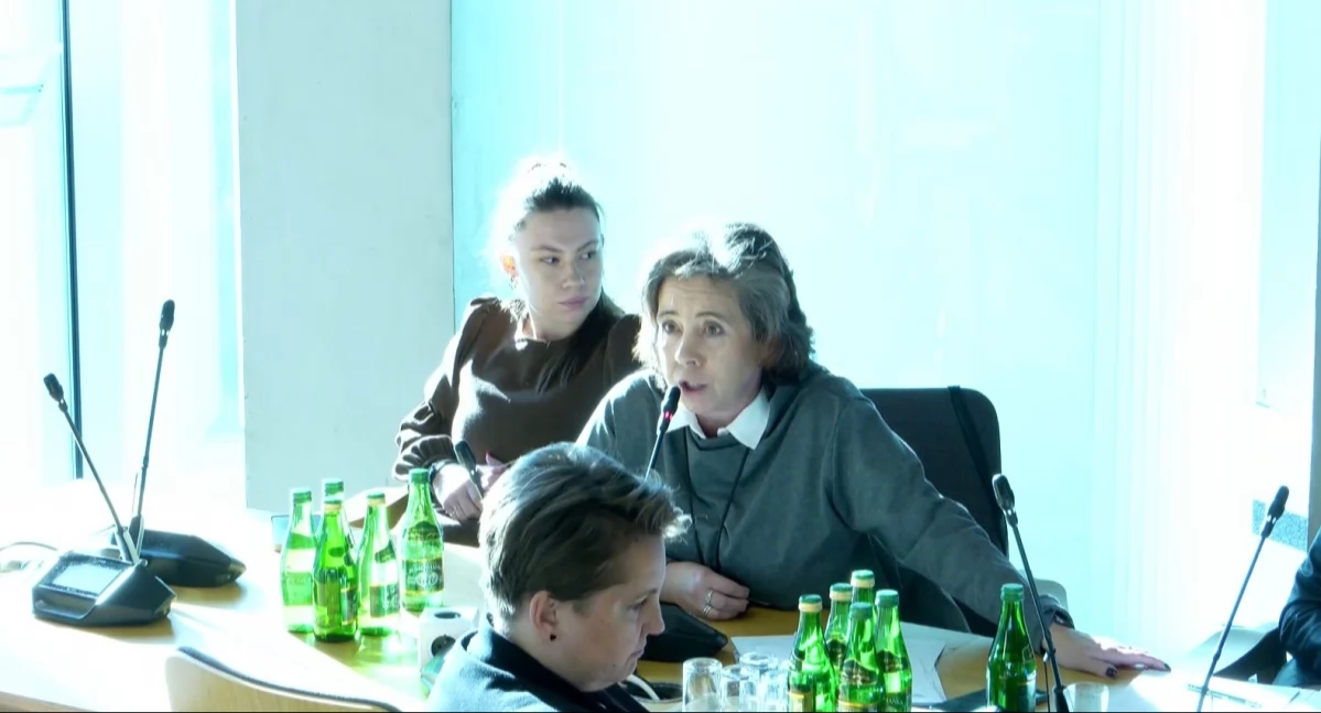 „Das ist ein Skandal.“ Im Parlamentsausschuss entbrennt eine hitzige Debatte über die Finanzierung der Kinderrehabilitation.