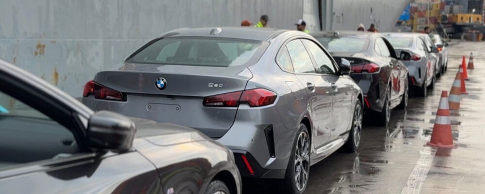 Il porto di Itajaí riceve l'operazione di scarico di 712 auto di lusso