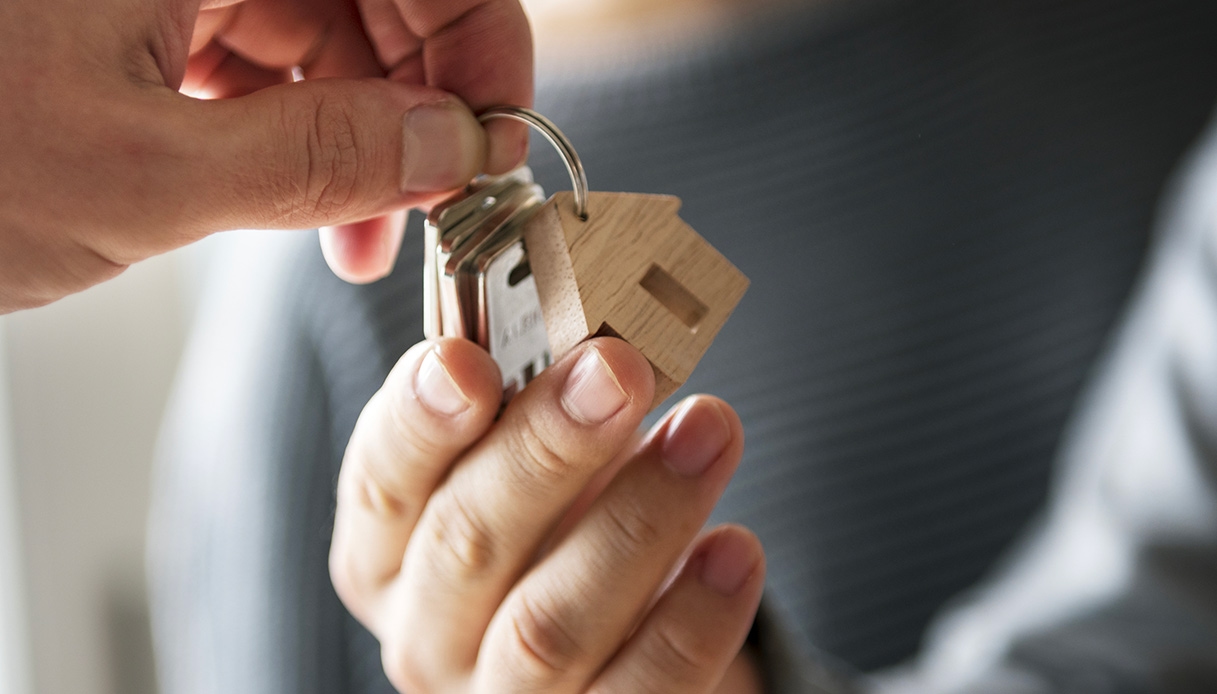 Should You Buy or Rent a House? Advantages and Disadvantages Explained Well