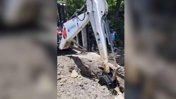 Claro points out the backhoe responsible for the fiber optic cuts.