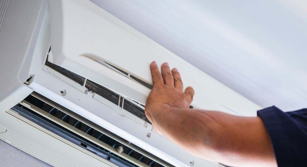 Air conditioning not cooling? The simple trick to fix it in Spain without calling a technician.