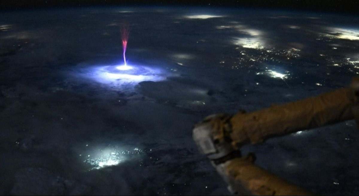 NASA astronotu yörüngeden yakalanan muhteşem atmosferik 'peri'yi keşfetti