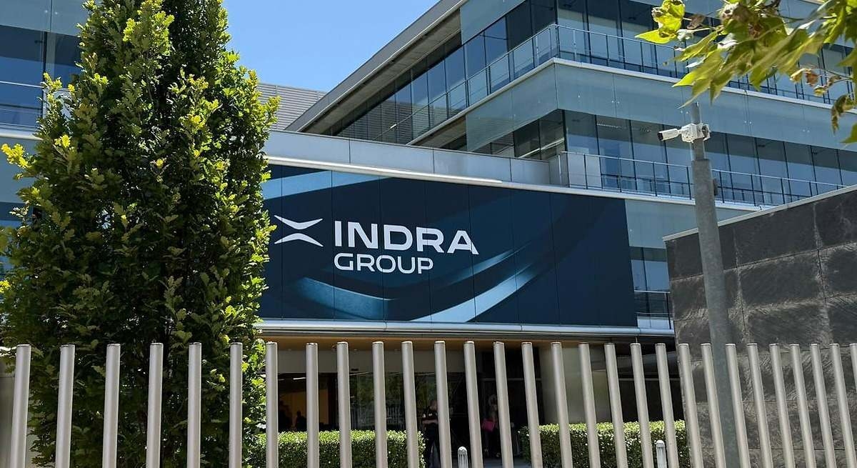 Indra lança licitação de 768 milhões de euros para rádios táticos com alternativa à tecnologia israelense.