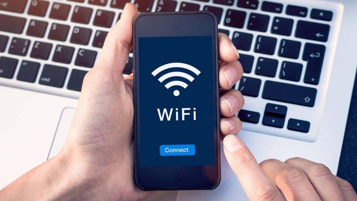 Experts warn of a hidden setting on your iPhone's Wi-Fi that makes you vulnerable to hacking