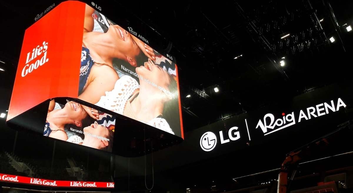 A Roig Arena agora ostenta o maior placar central de vídeo da Europa: 250 m2 de tela e 9 toneladas.