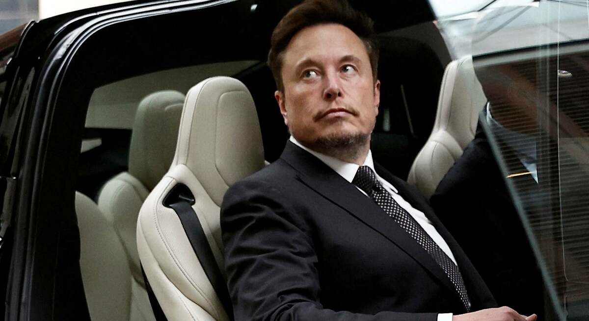 Tesla è in crisi: ecco l'asso nella manica di Elon Musk per risollevarsi grazie all'IA