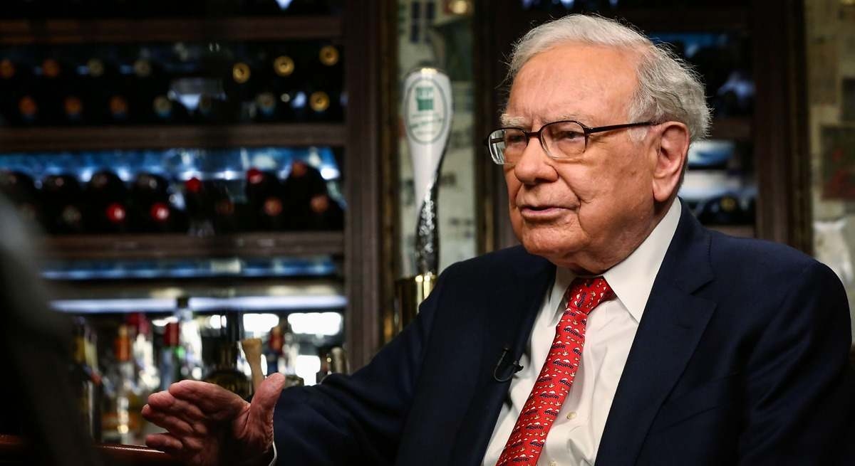 Buffett, borsa piyasalarına ciddi bir uyarı gönderen benzeri görülmemiş bir likidite dağı biriktirdi