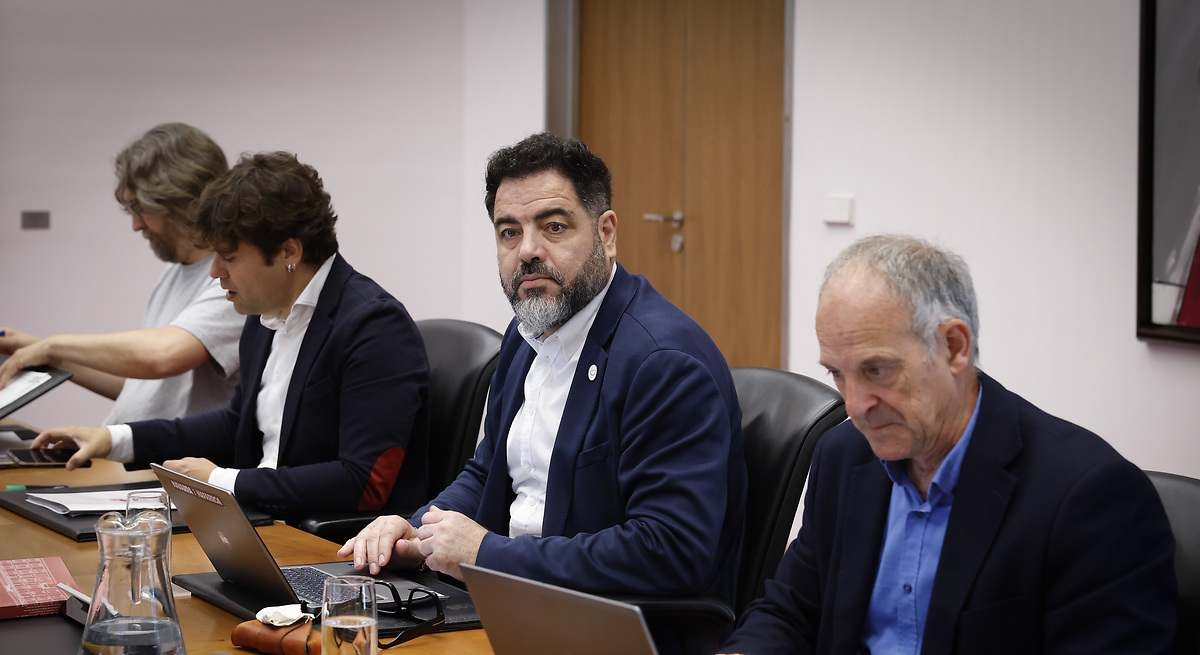 De nummer twee van de Navarrese socialisten treedt af nadat ontdekt is dat zijn partner voor het bedrijf van Santos Cerdán werkte.