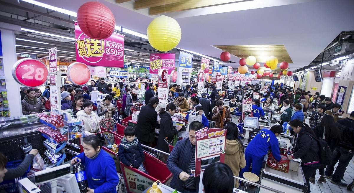 El consumo sostendrá crecimiento en China este año mientras la industria se resiente por los aranceles