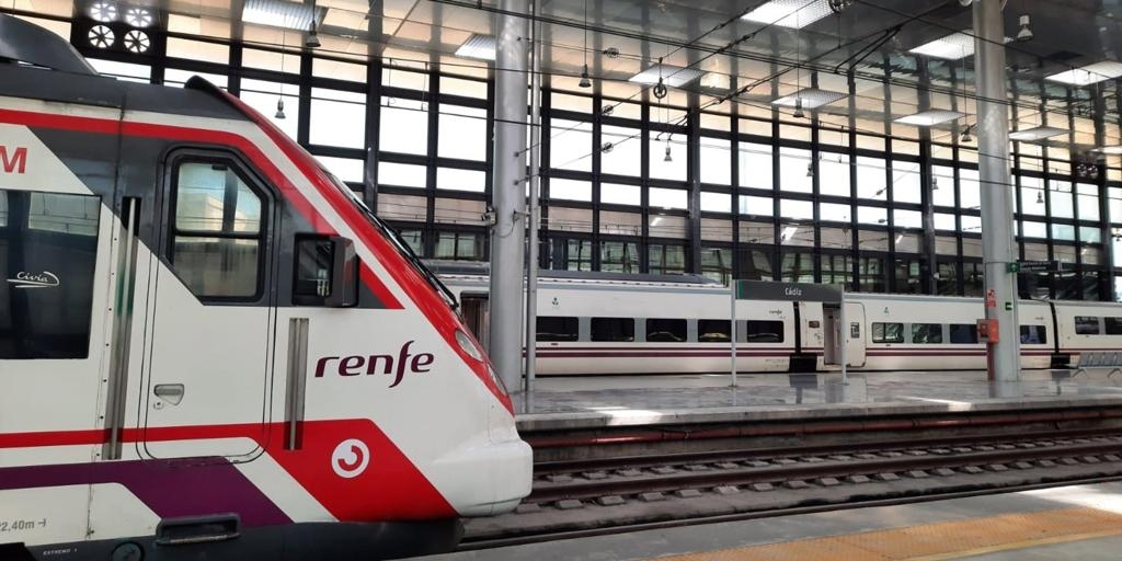 A fire on the road has forced the interruption of high-speed traffic between Madrid, Valladolid, and Gijón.