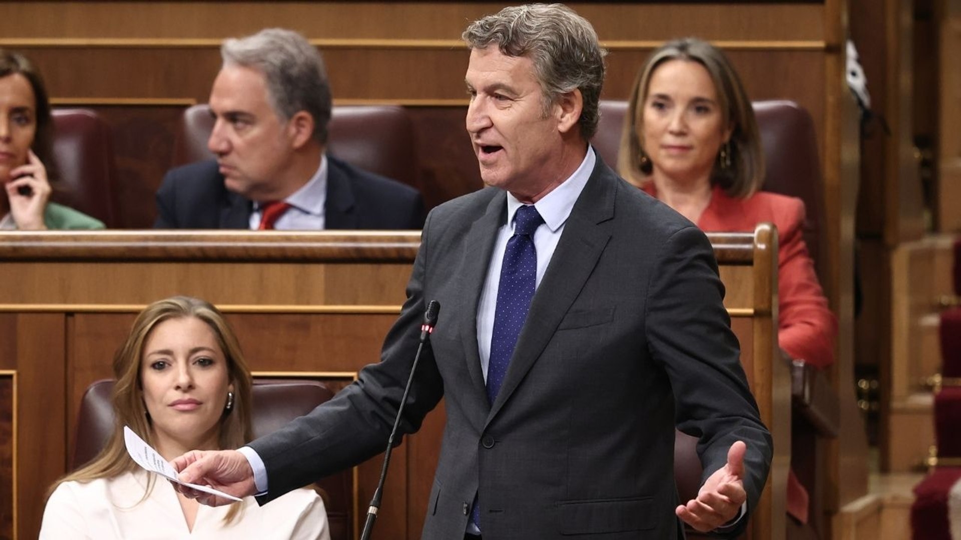Feijóo annuncia che il Partito Popolare (PP) convocherà Sánchez alla commissione del Senato sul caso Koldo a ottobre.