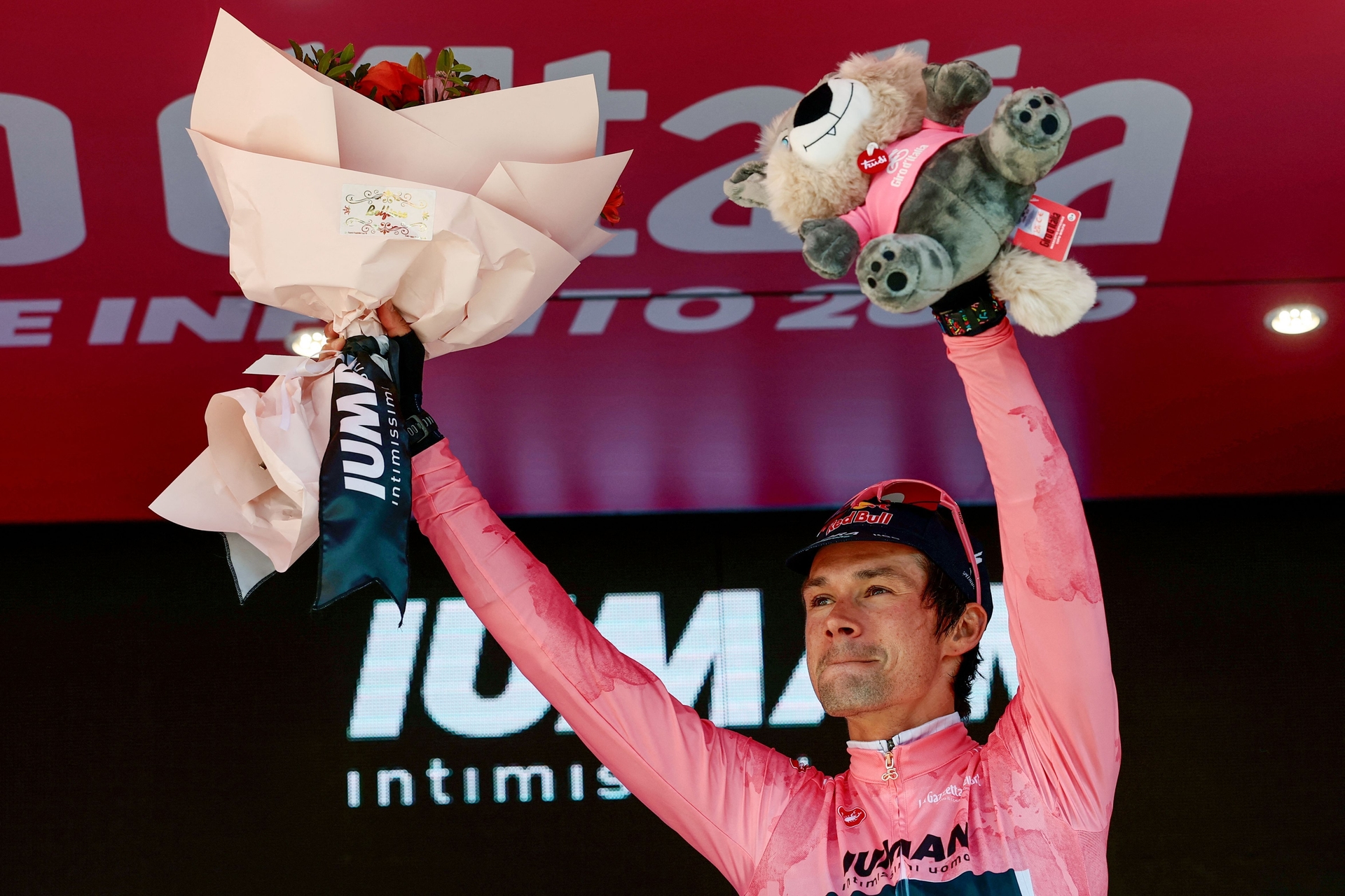 Roglic wears pink and Tarling wins the time trial