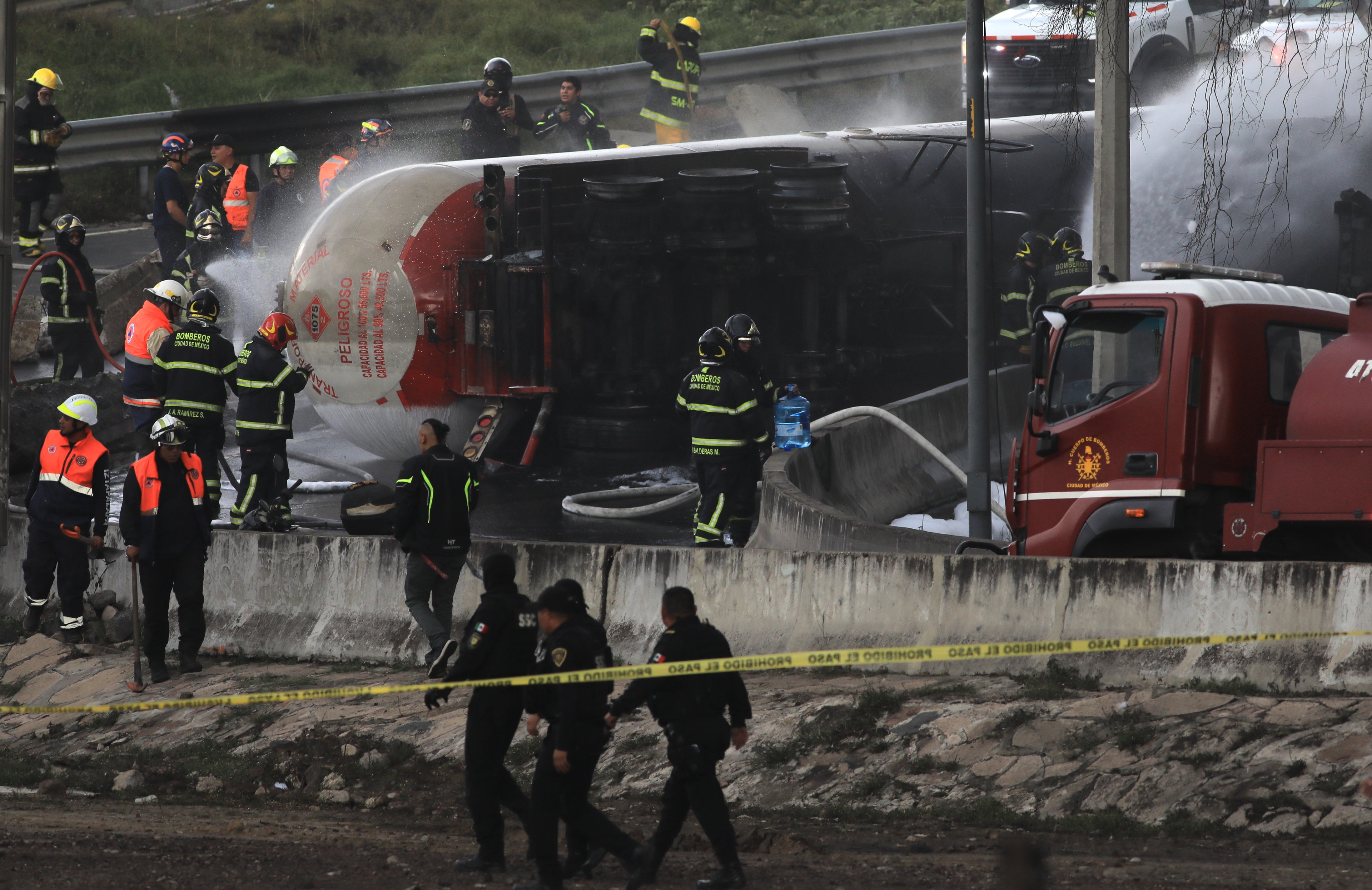 Al menos nueve muertos por la explosión de un camión de gas en Ciudad de México
