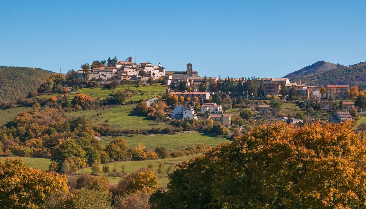 Monteleone di Spoleto, the Umbrian village with the golden chariot