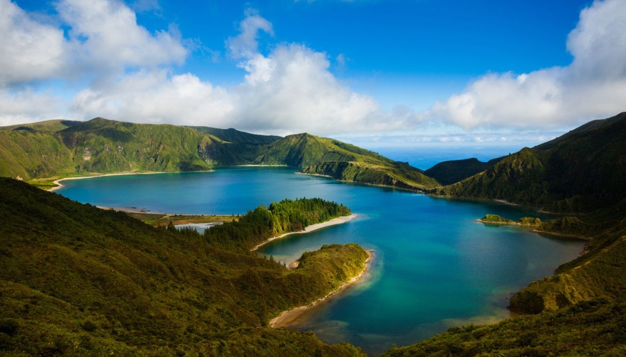 Lagoa do Fogo, el lago cristalino escondido en un estratovolcán