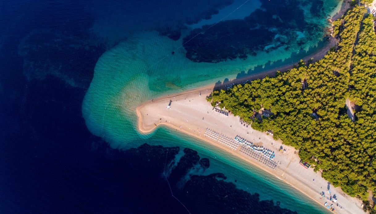 Hırvatistan'ın en güzel plajlarından biri ve pitoresk köylerin arasında Brac adasında tatil