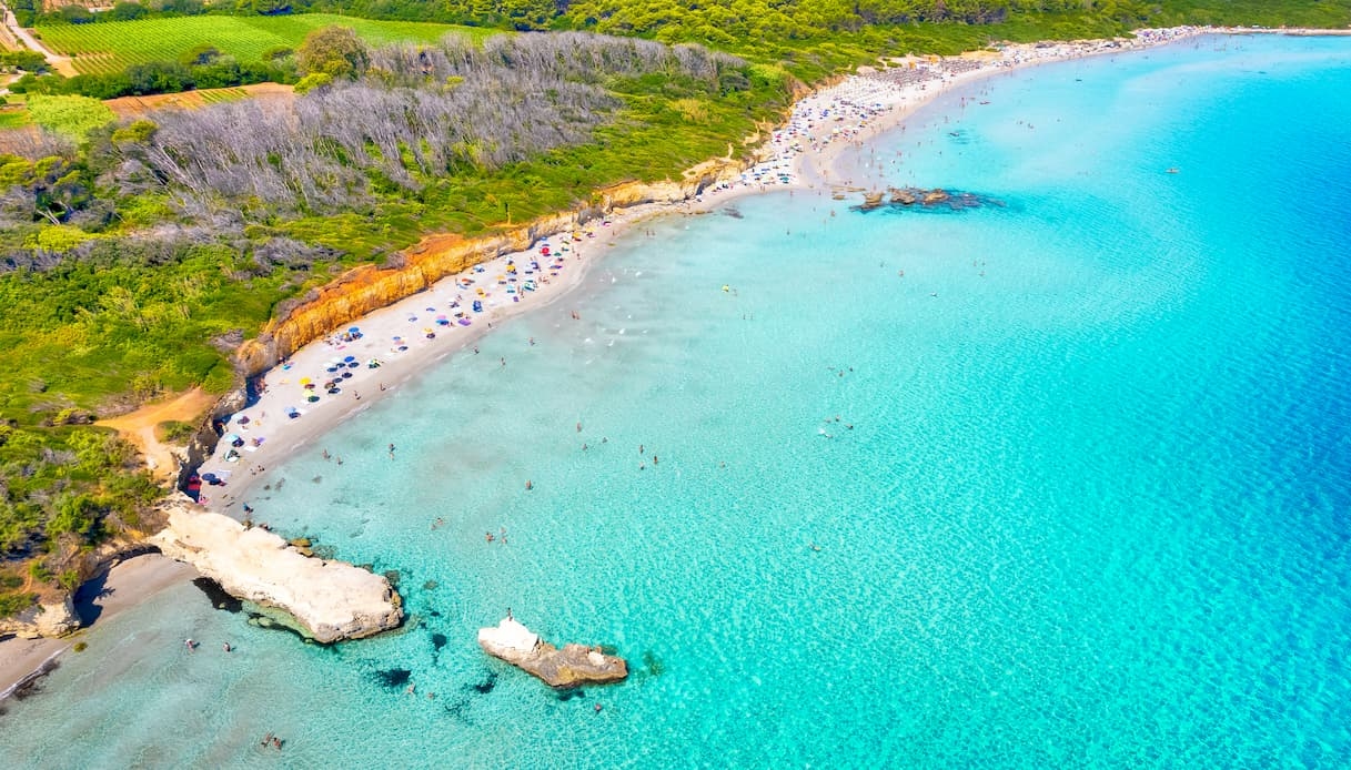Baia dei Turchi: ukryty raj Salento, który można odkryć nawet poza sezonem.