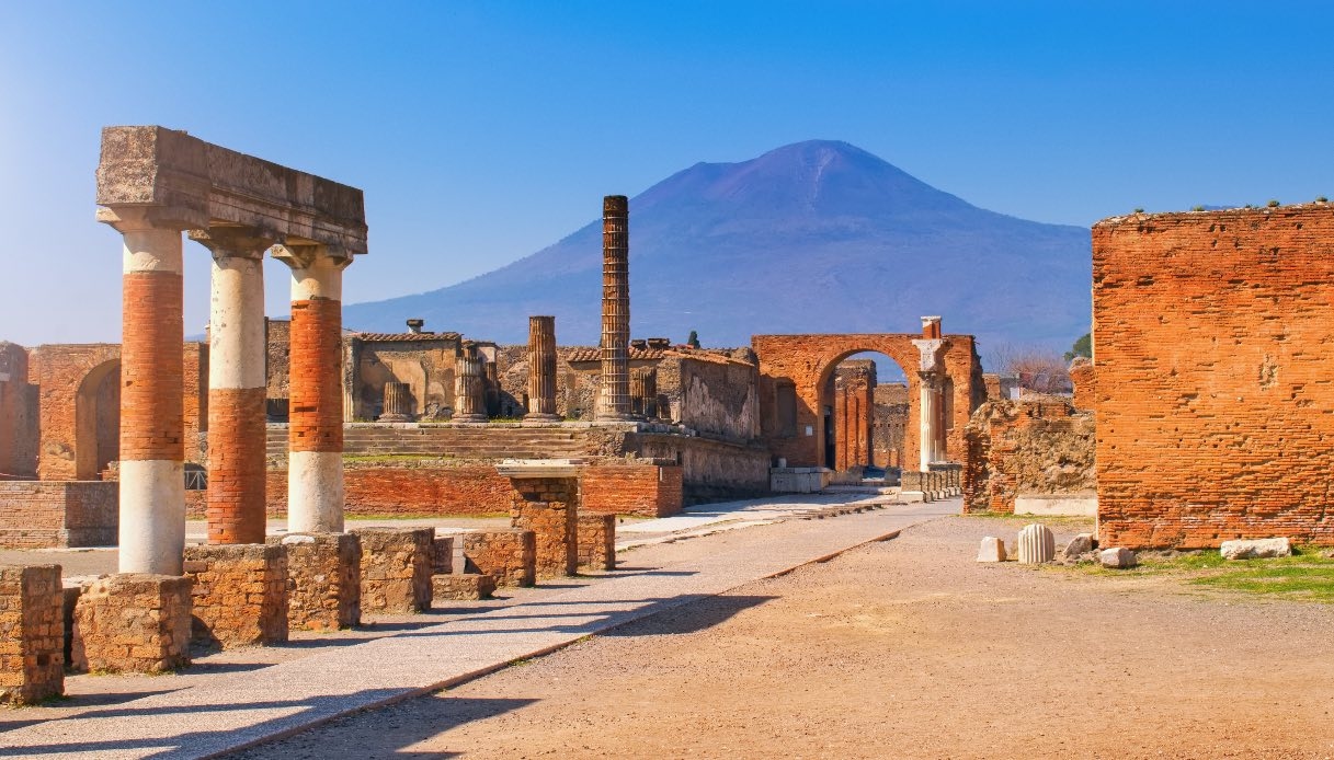 Na de uitbarsting werd Pompeii opnieuw bewoond: de stad werd een Romeinse 'favela'