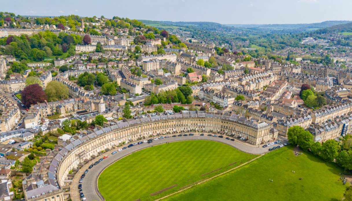A cidade de Bath é transformada em um romance de Jane Austen