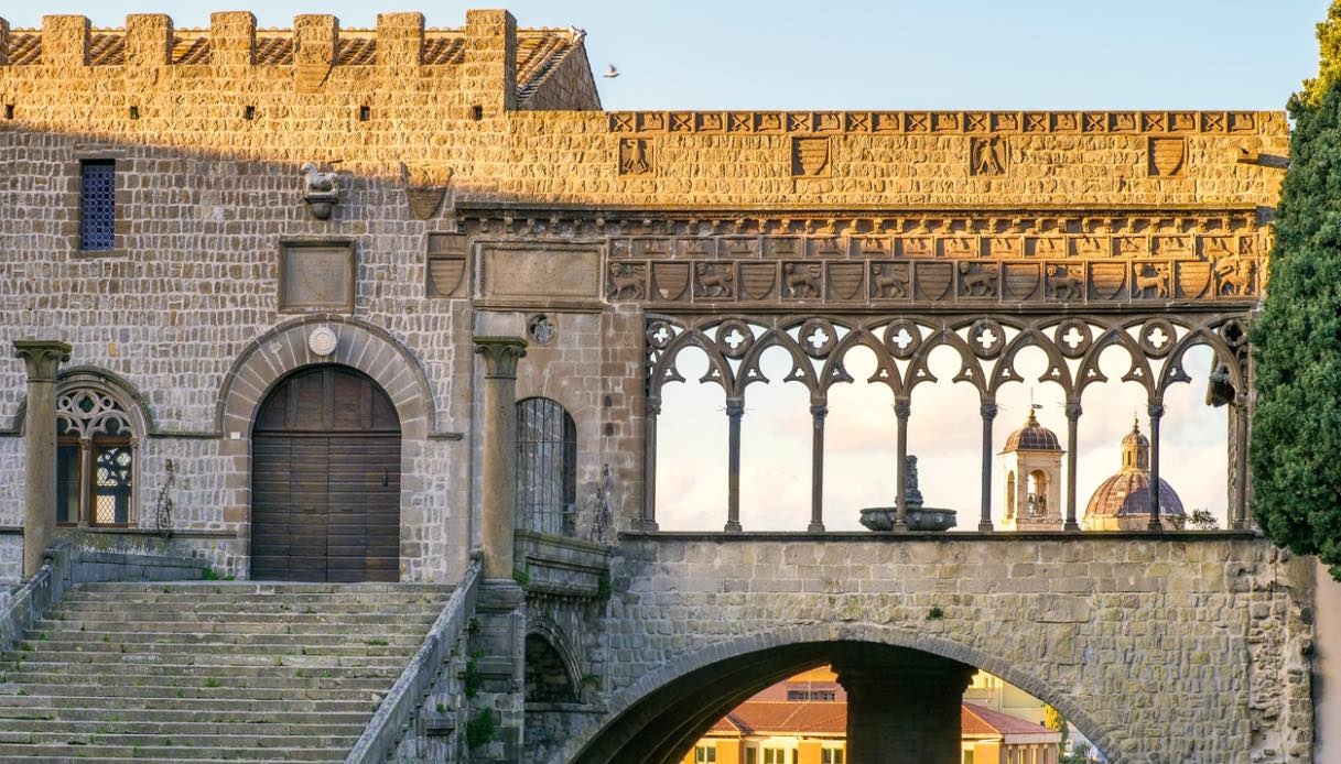 In the Hand of Dante: The spectacular Italian locations of the film presented at Venice 82