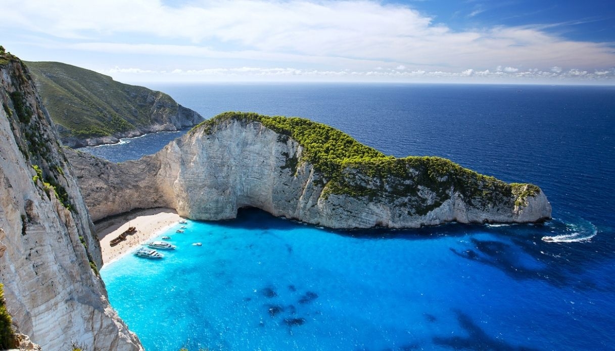 Want to get away? A last-minute Ryanair offer lets you fly to dream destinations.